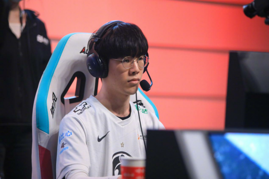DOTA2梦幻联赛S28小组赛精彩回顾与分析